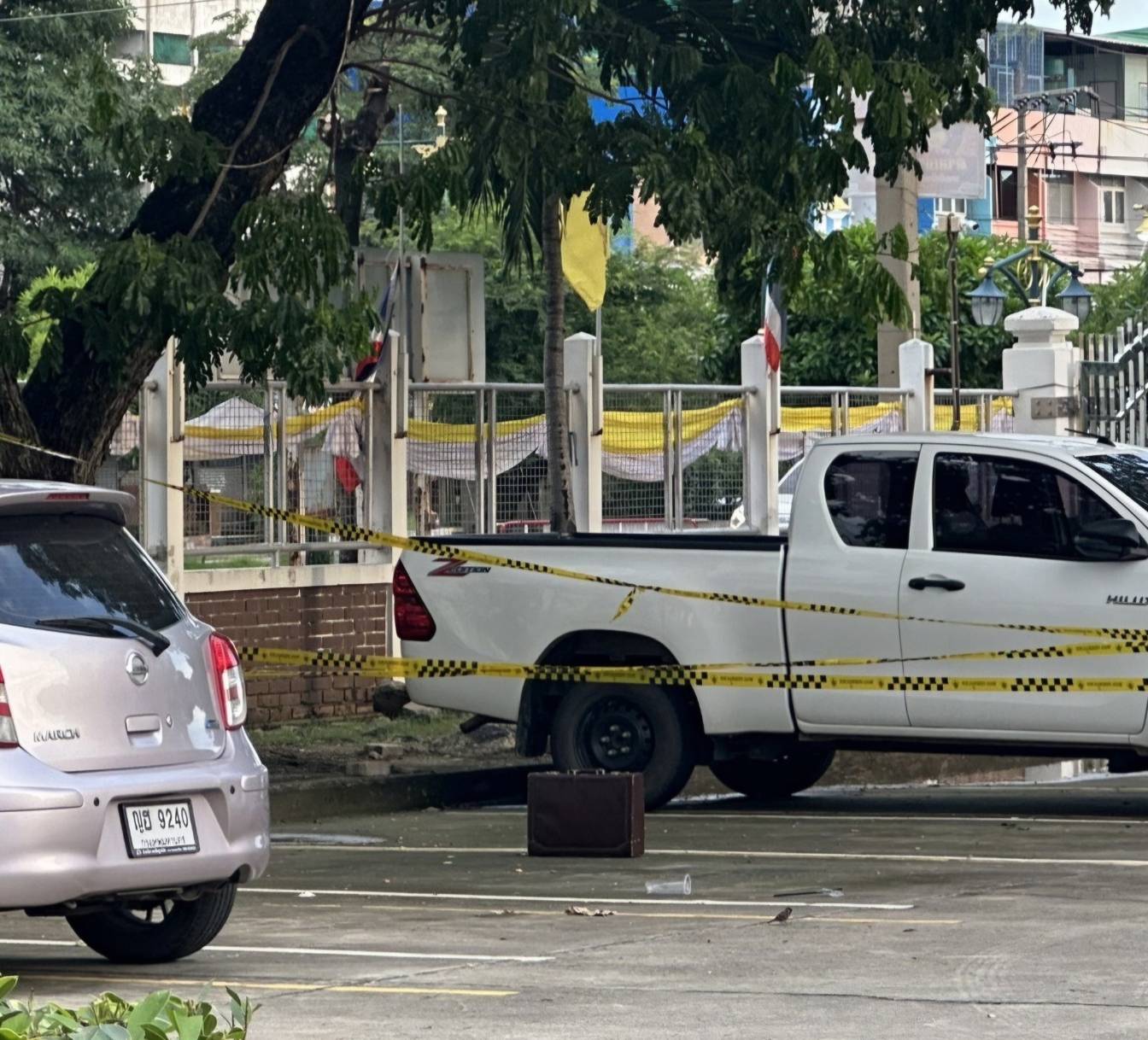 สมุทรสาคร พบกระเป๋าต้องสงสัยถูกวางไว้หน้าศาลากลางจังหวัด ประสานหน่วย EOD เข้าเก็บกู้