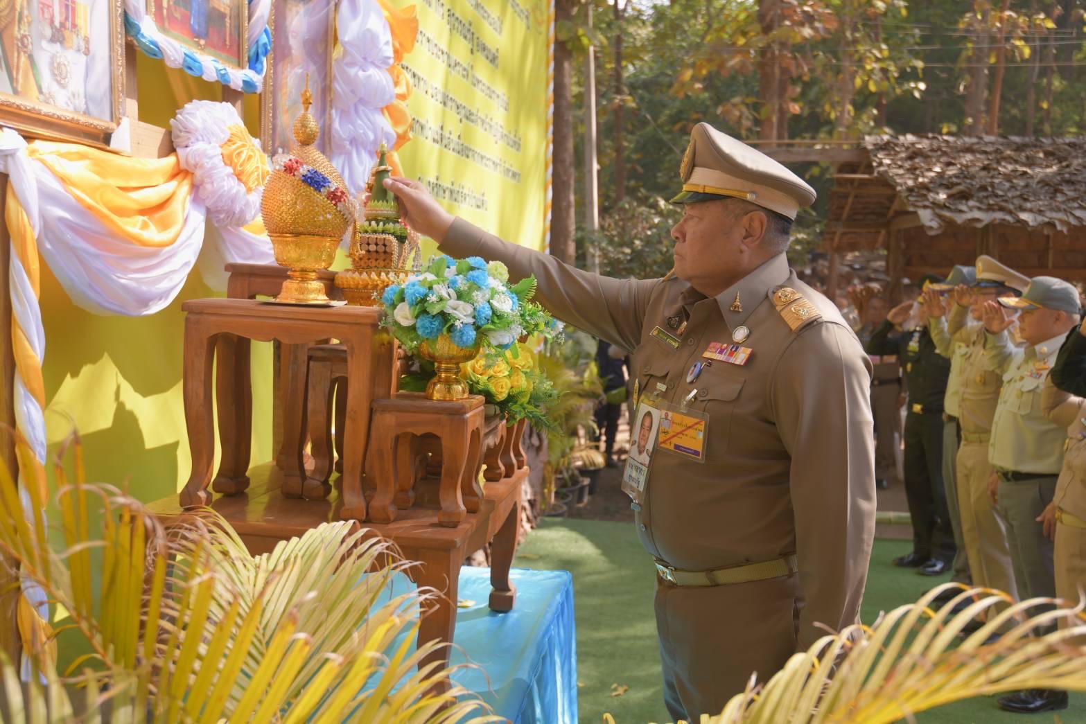"องคมนตรี" เชิญสิ่งของพระราชทานไปมอบแก่ราษฎร-ผู้ปฏิบัติงาน พร้อมทั้งติดตามการดำเนินงานโครงการอันเนื่องมาจากพระราชดำริ จังหวัดตาก