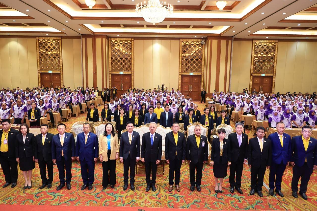  พิพัฒน์ปั้นบัณฑิตแรงงานทุกอำเภอ นำร่องพื้นที่ จชต. ย้ำให้ข้อมูลข่าวสาร หนุนสร้างงาน-สันติสุข