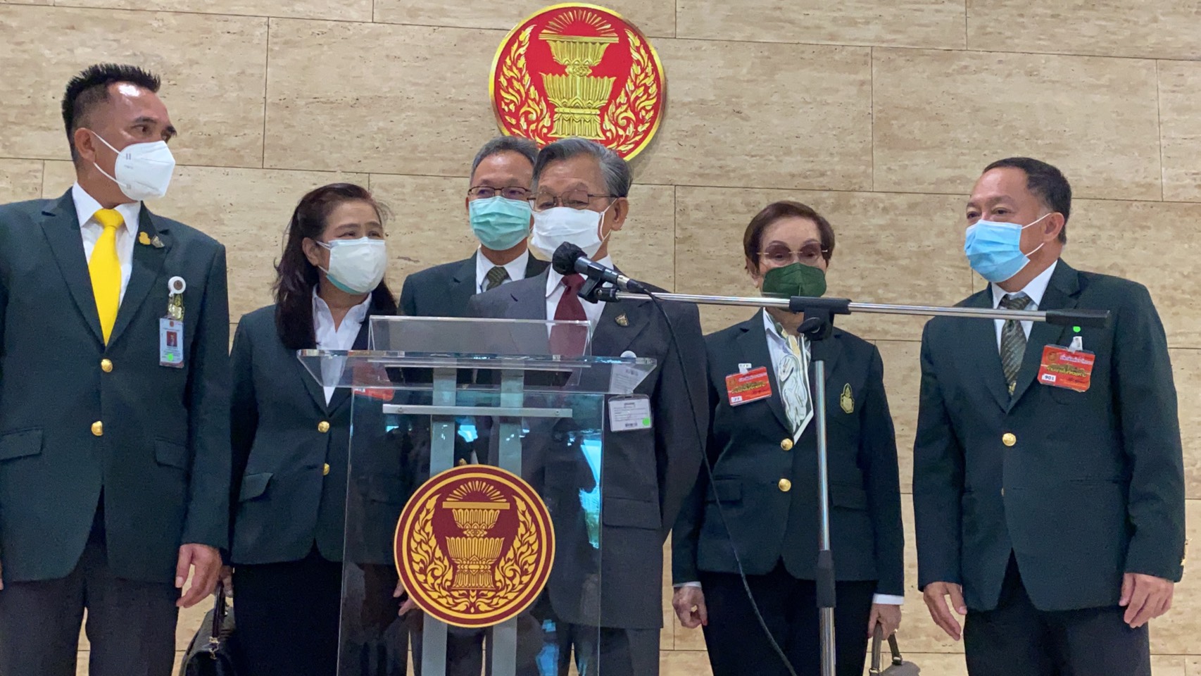 “ชวน” หารือประธานวุฒิสภา เคาะวันประชุมร่วมรัฐสภาถกแก้ไขรธน. ยึดมาตรการเข้มป้องโควิด