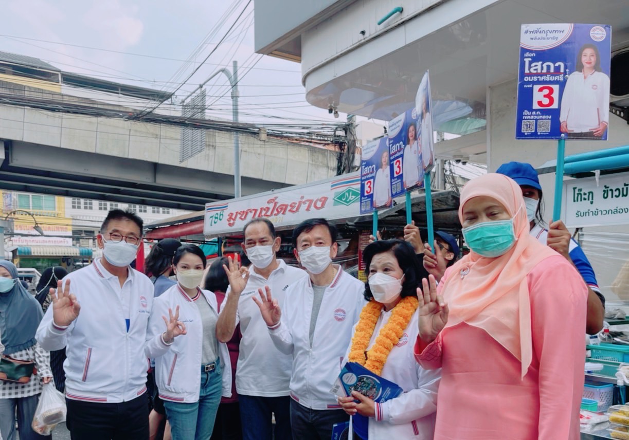 "อภิชัย" ลุยหาเสียงช่วย "โสภา" ผู้สมัครสก. พปชร. ยก "สตรีทฟู้ดฮาลาล" แหล่งอาหารมุสลิมคุณภาพดี