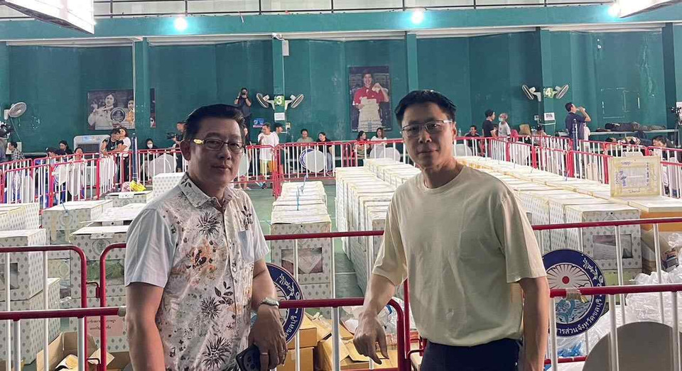 “ภัชริ” นำทีมไทยสร้างไทยชลบุรี ตรวจจุดเก็บบัตร จี้ กกต.นับคะแนนใหม่ ปมไฟดับ–ใบคะแนนโผล่ถังขยะ