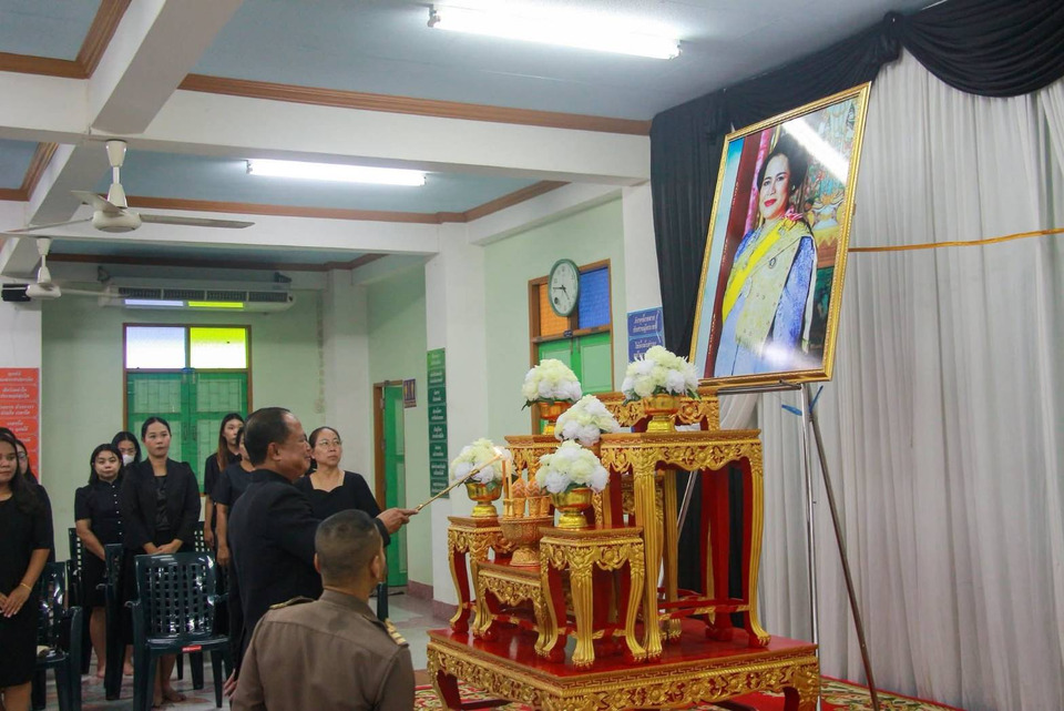 อ่างทอง บำเพ็ญกุศลสวดพระอภิธรรม อุทิศถวายพระราชกุศลแด่สมเด็จพระพันปีหลวง 