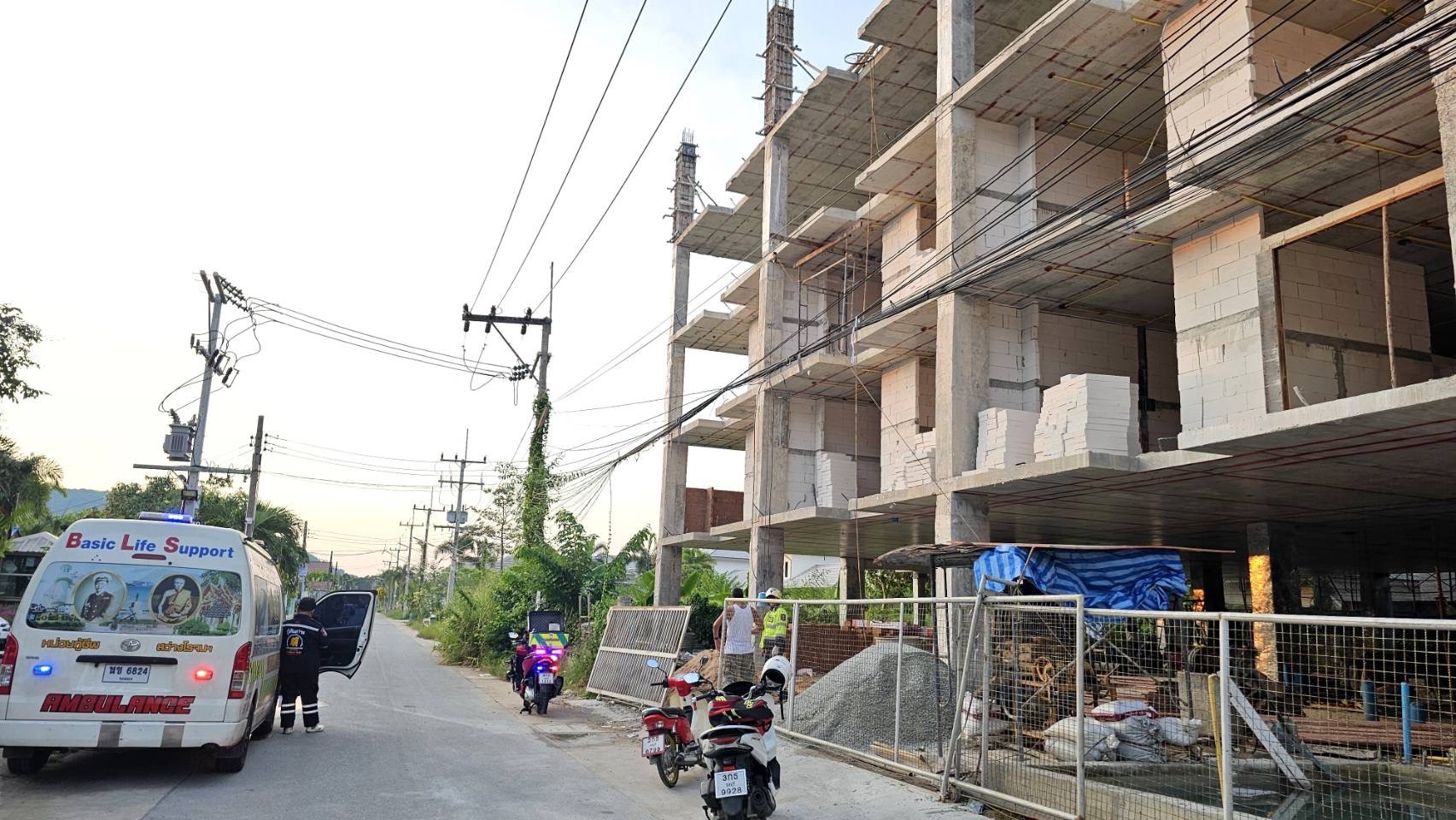 สัตหีบ คนงานก่อสร้างพลัดตกตึก เจ็บสาหัส