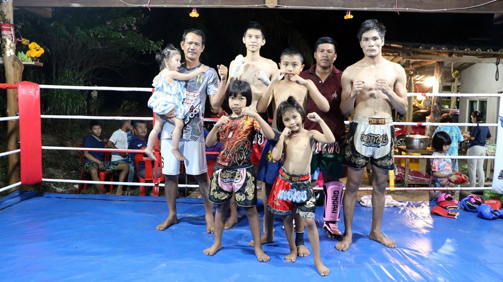 ชุมชนเข้มแข็ง! อดีตนักมวยค่ายดัง เปิดค่ายมวยสอนเด็กและเยาวชน ใช้เวลาว่างให้เป็นประโยชน์ 