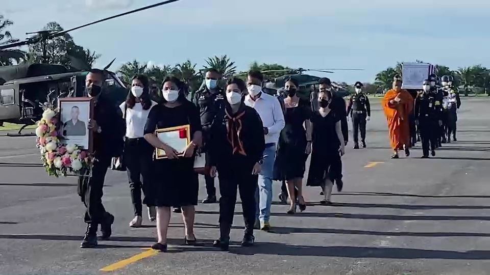 กองทัพภาคที่ 4 ตั้งแถวทหารกองเกียรติยศรับศพทหารพรานพลีชีพ