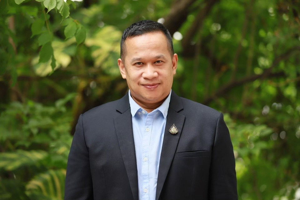 "อนุสรณ์" จับโป๊ะ "อนุทิน" ร่วมเฟรม "เบน สมิธ" แซะให้ภาพเล่าเรื่องทำไมถึงปราบสแกมเมอร์ไม่ได้ 