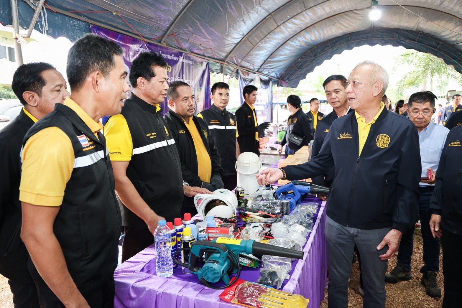 “พิพัฒน์” ลุยน้ำท่วมภาคใต้ ระดมช่างเตรียมแผนตั้งจุดบริการซ่อมเครื่องมือประกอบอาชีพ ฟรี 7 จังหวัดนำร่องสงขลา