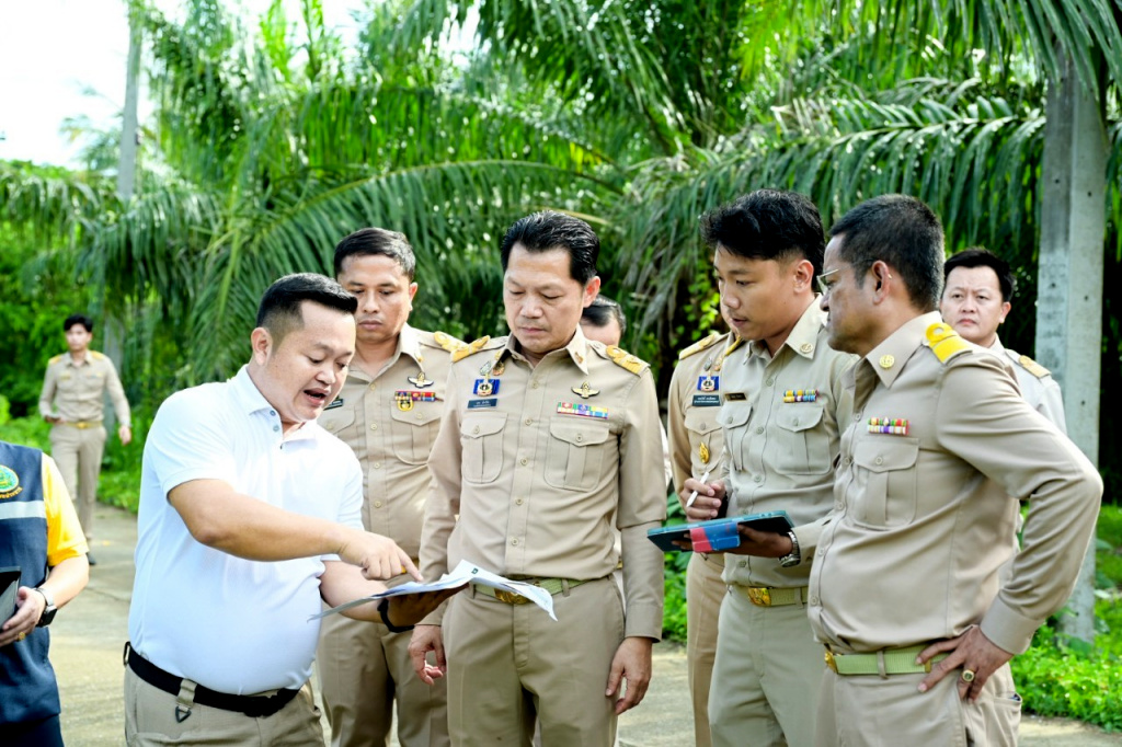 "รองอธิบดีฯเดช" ลุยสำรวจจุดเสี่ยงน้ำท่วม 6 อำเภอเมืองเพชร