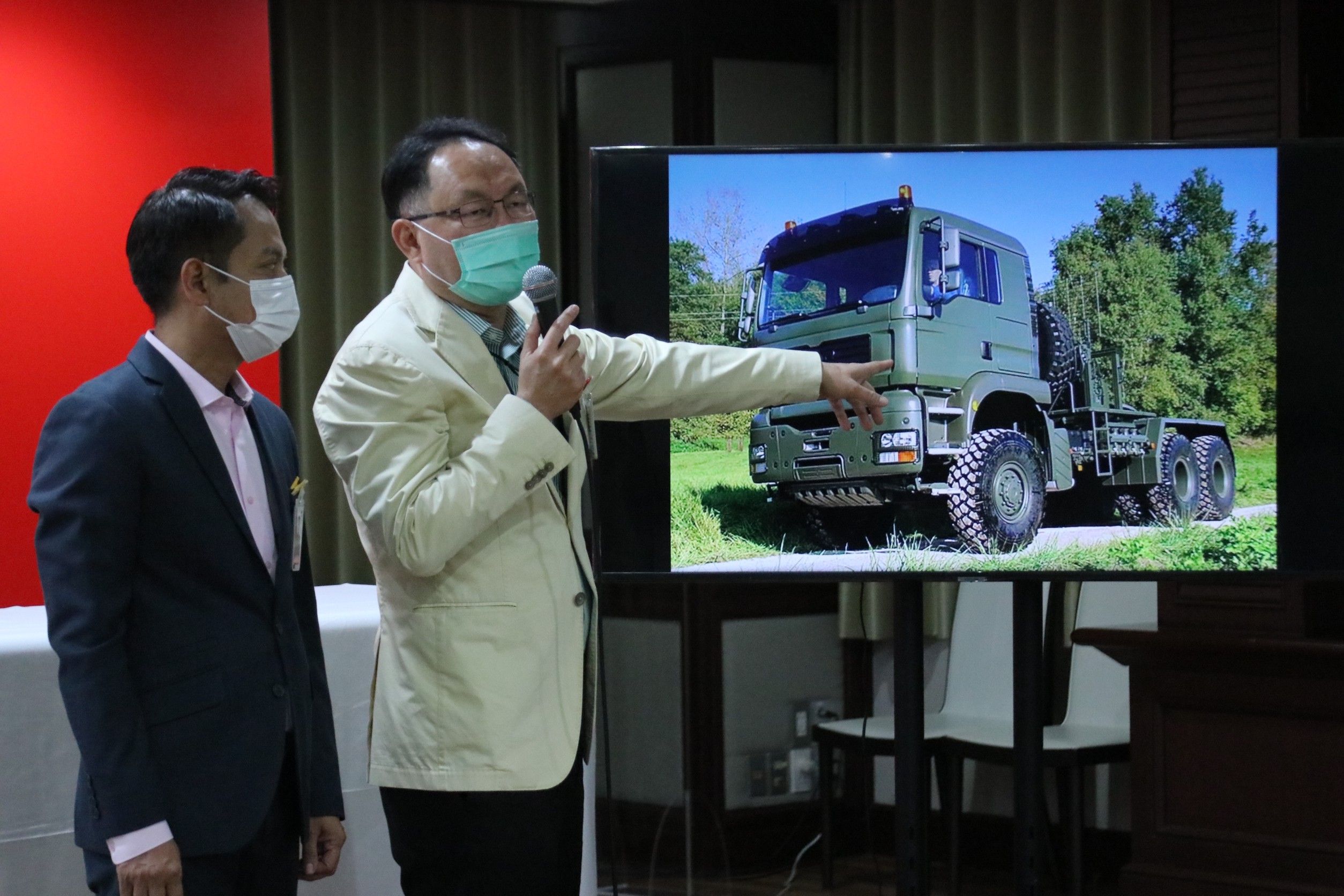"ยุทธพงศ์" จี้ "ผบ.ทบ." สอบซื้อรถหัวลาก EV มูลค่า 300 ล้าน ส่อล็อกสเปก