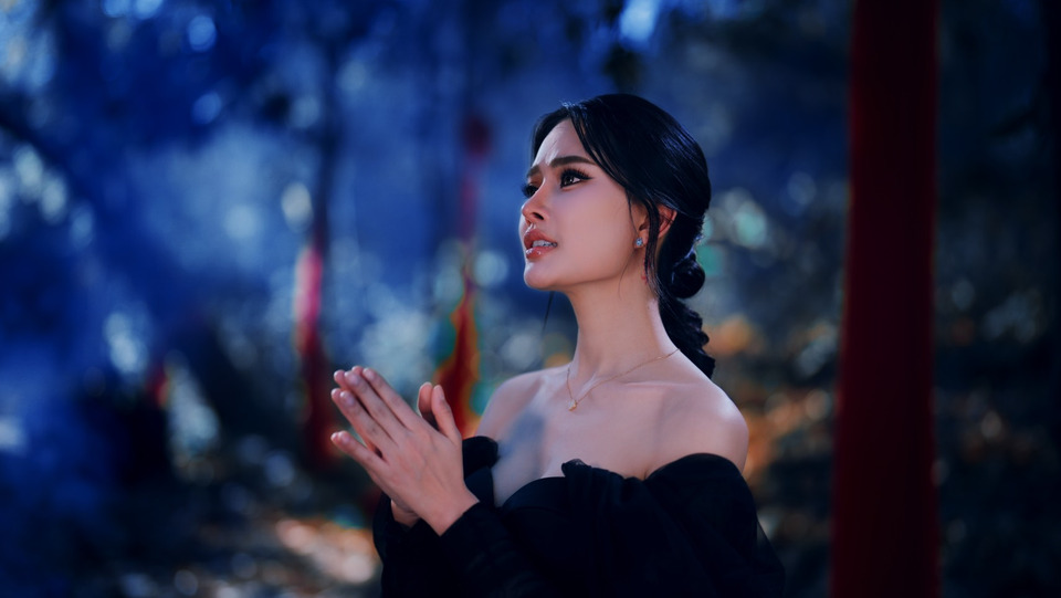 นักร้องร้อยล้านวิว "น้ำแข็ง ทิพวรรณ" ถ่ายทอดพลังเสียงหลอน ลึกลับ ในเพลงประกอบภาพยนตร์ "พระไม้"
