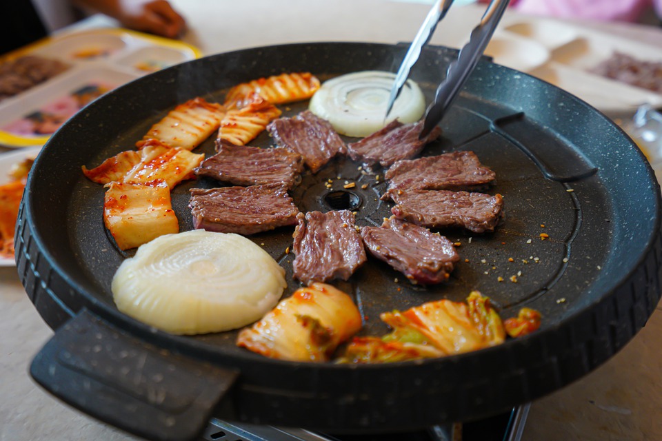 สธ.พบนร.เกือบ 70% เสี่ยง!โควิดจากวงข้าว                 เมนูฮิต "หมูกระทะ-สุกี้"