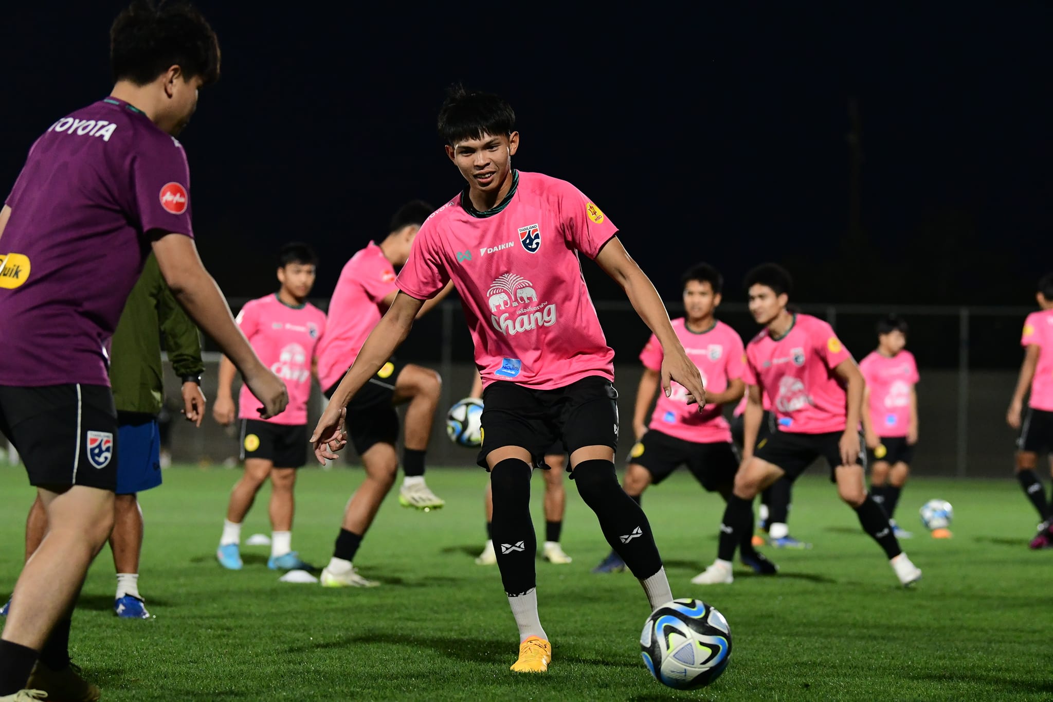 "ทีมชาติไทย U23" ซ้อมเตรียมเจอจอร์แดน "วรินทร" หวังทีมทำผลงานได้ดีขึ้นจากเกมก่อน