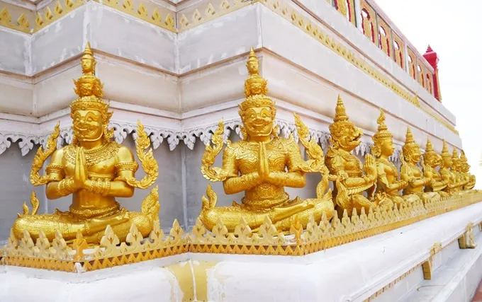 ครั้งแรกประติมากรรมเทพชุมนุมฐานไพทีนั่งราบพระเมรุมาศ ร.9