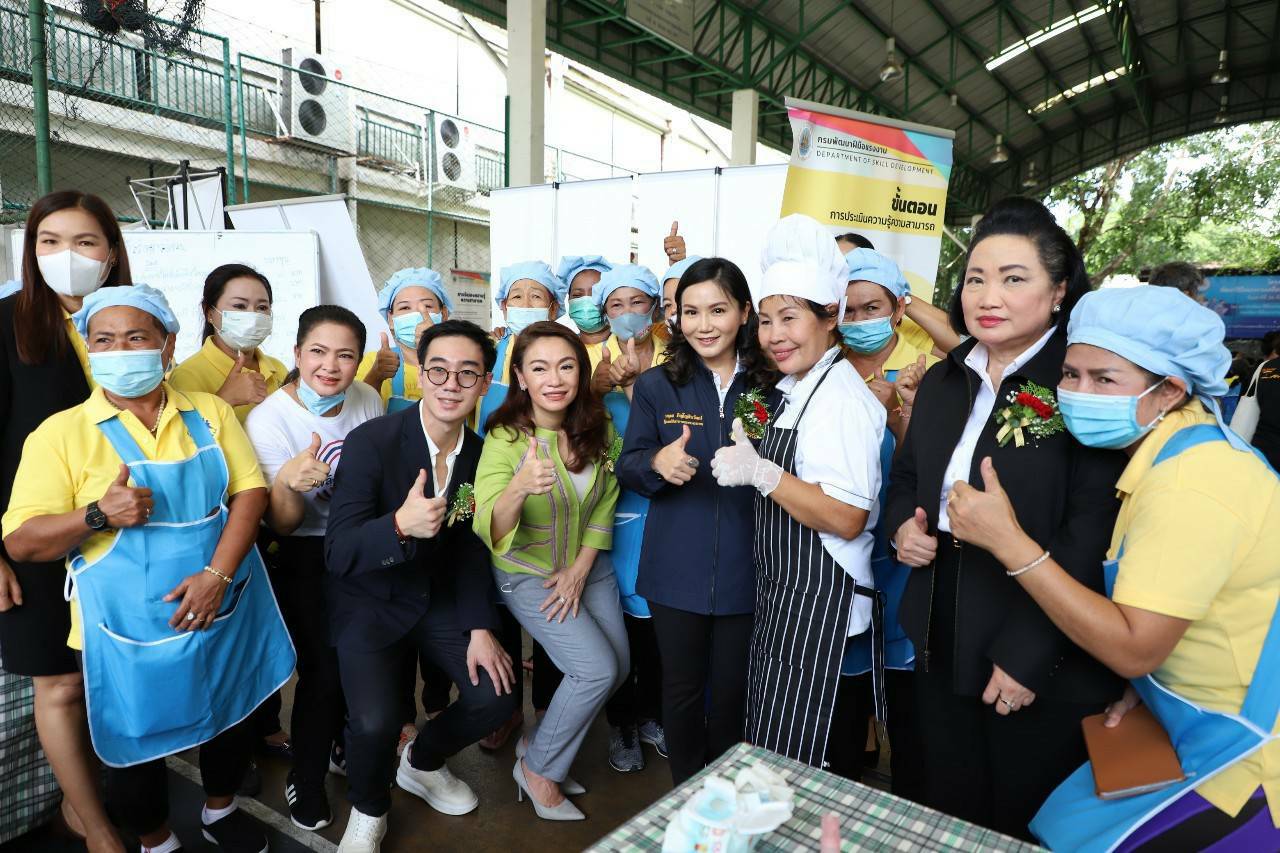 "นฤมล" ลุยคลองเตย เปิดโครงการพัฒนาฝีมือแรงงานเคลื่อนที่ เสริมคนไทยมีงานทำ