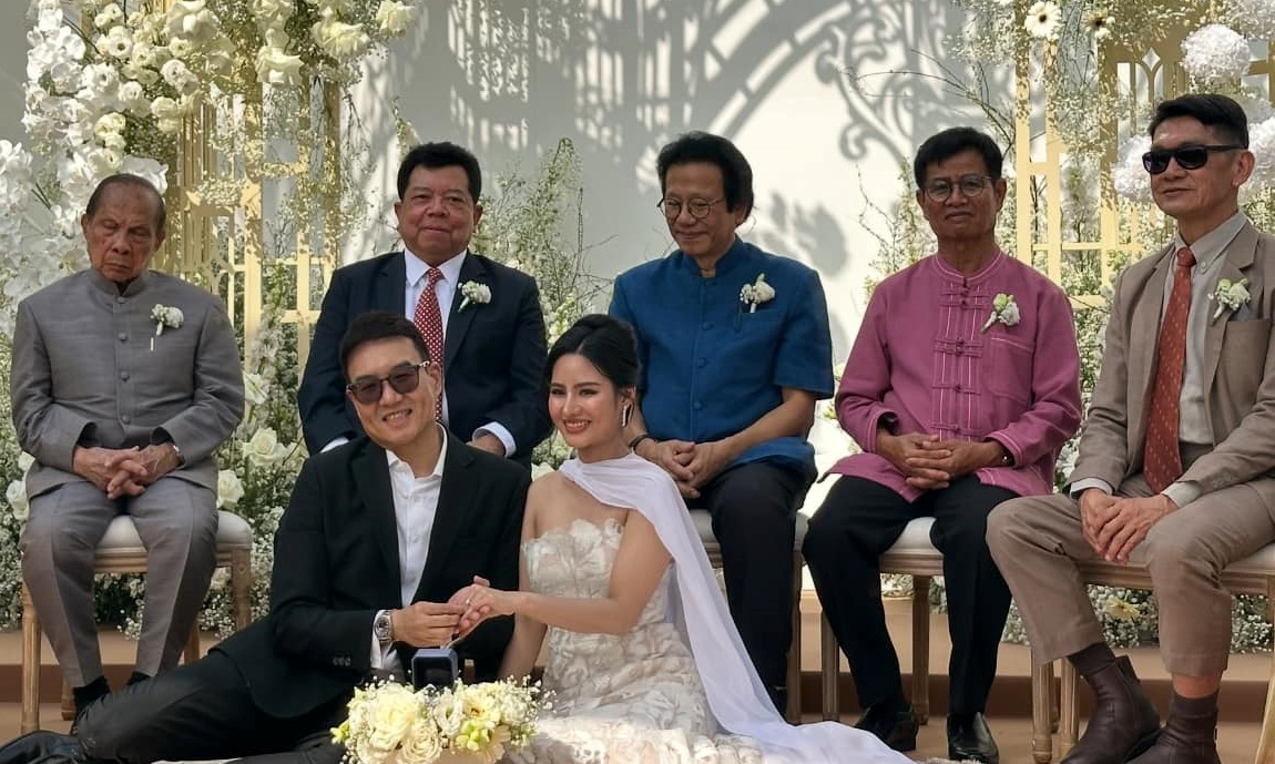 "หมอทศพร" โพสต์ สส.เพื่อไทย - ประชาชน จูงมือสู่ประตูวิวาห์