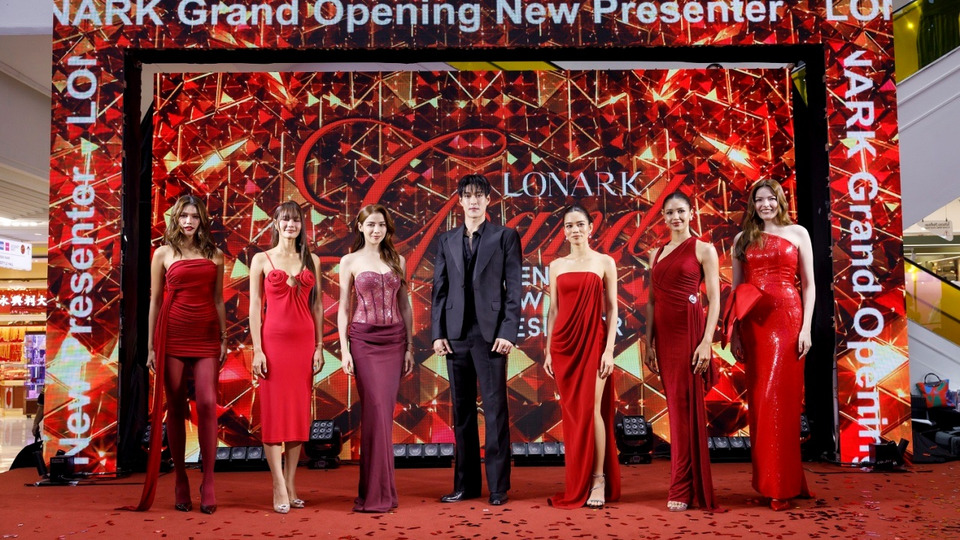 ออร่าพุ่ง! “กระทิง ขุนณรงค์” ขึ้นแท่นพรีเซ็นเตอร์ LONARK นำทีมคนดังเผยเคล็ดลับผิวโกลว์ใสสไตล์ K-Beauty