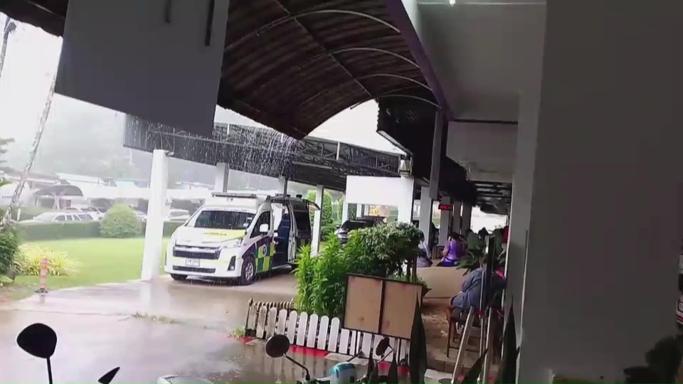 ชุมพรสลดใจ แม่พาลูกชายส่ง รพ.รัฐ แต่ถูกปฏิเสธ สุดท้ายหลอนผูกคอตายก่อนได้รักษา