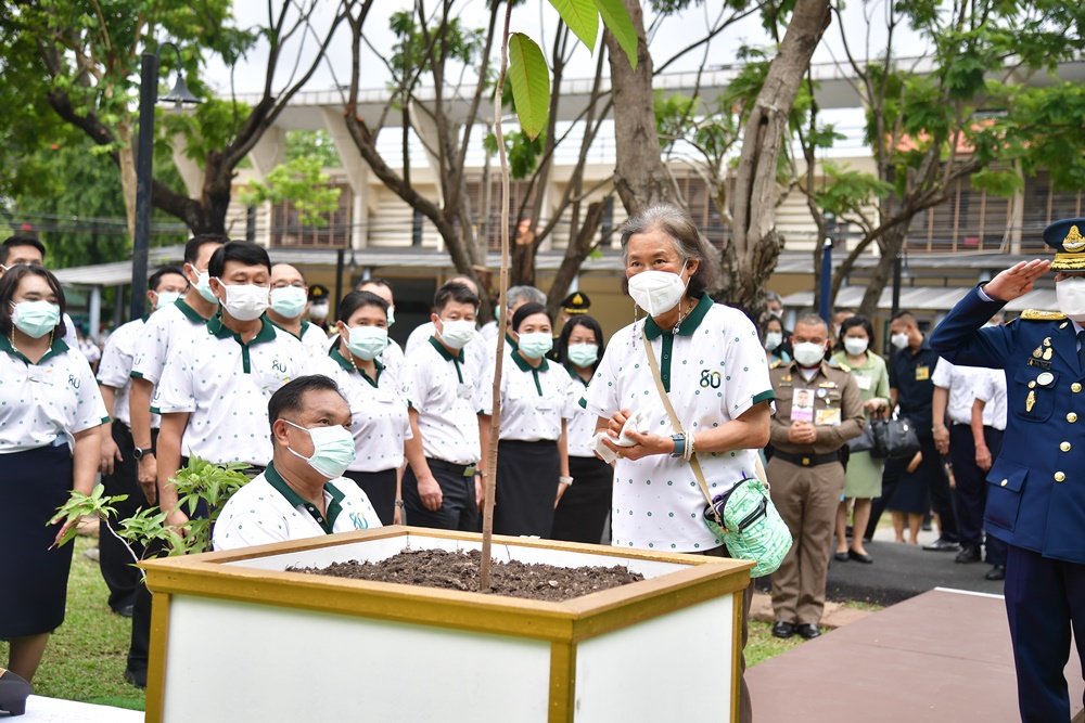 กรมสมเด็จพระเทพฯ เสด็จฯทรงปลูกต้นไม้ร่วมกับผู้บริหาร คณาจารย์ นิสิตคณะวนศาสตร์ มก. เนื่องในเทศกาลวันเข้าพรรษา 2566