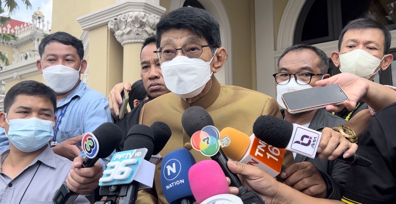 “วิษณุ” ตอบสื่อ "ก้าวไกล" ออกข้อบังคับเข้ม ผู้สมัครส.ส.-แคนดิเดตนายกฯ ห้ามถือหุ้นสื่อ ขอไม่ชี้ถูก-ผิด รอศาลวินิจฉัย