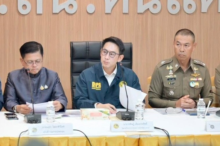 “วรศิษฎ์” นำแถลงปฏิบัติการ “กวาดบ้านกลางกรุง” ทลายแก๊งทุจริตย้ายต่างด้าวเข้าแฟลตดินแดง สั่งฟันวินัย-ให้ออกจากราชการทันที
