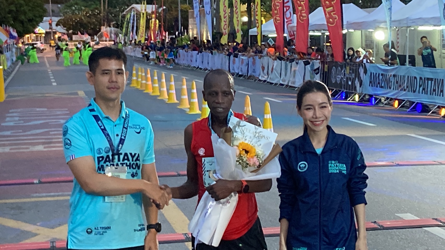 ปิดฉากสวยงาม! ขาแรงเคนย่าพาเหรดซิวแชมป์ Pattaya Marathon 2024