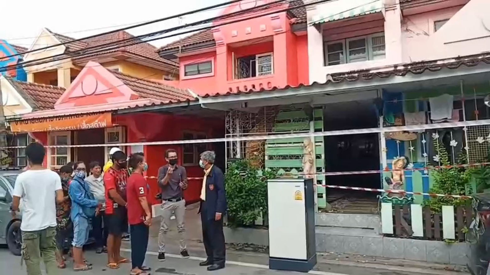 วิศวกรรมสถานรุดตรวจโครงสร้างบ้านทรุดย่านบางเสาธง 