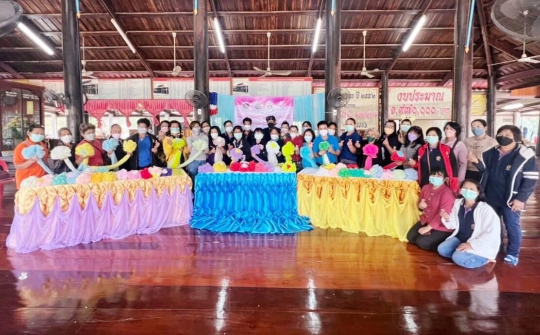พช.เมืองอ่างทอง ร่วมกับคณะกรรมการพัฒนาศักยภาพสตรีจังหวัดอ่างทอง  และเครือข่ายสตรี เพิ่มทักษะการผูกผ้าและจับจีบผ้า
