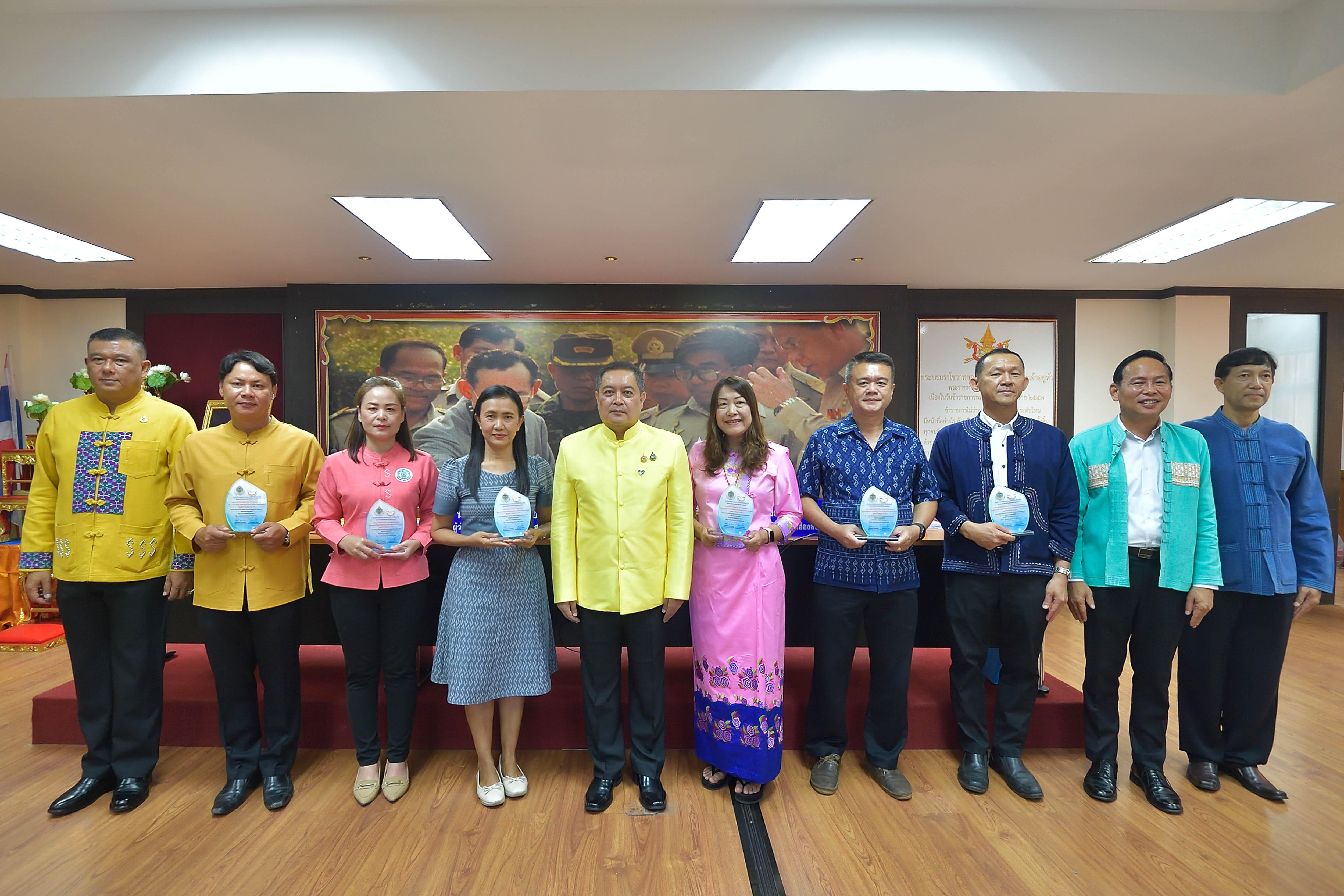  กกต.แม่ฮ่องสอน มอบโล่เชิดชูเกียรติ 7 เทศบาล ร่วมขับเคลื่อนเลือกตั้งท้องถิ่น ปี 68