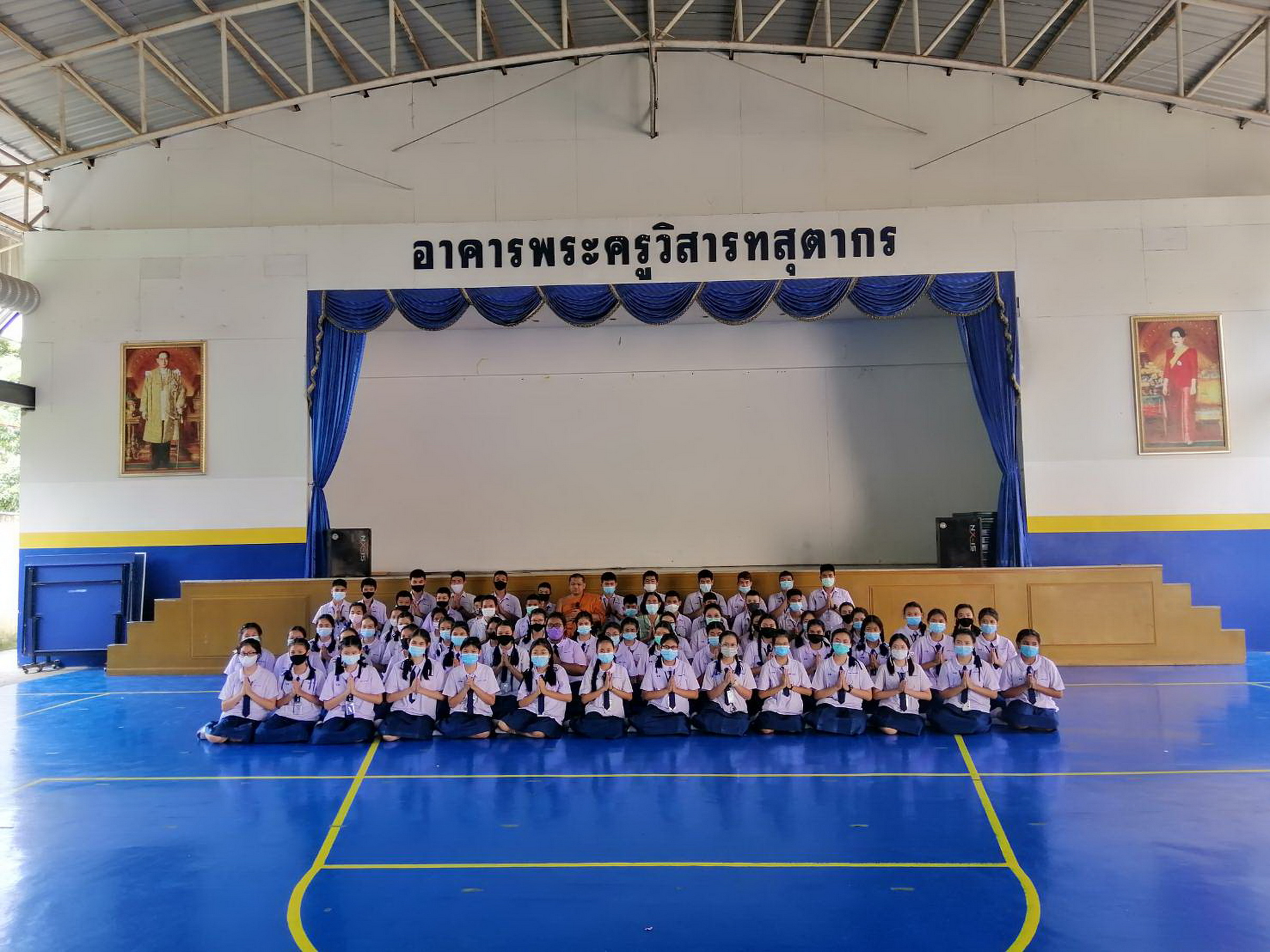 วัดช่องแสมสาร มอบทุนการศึกษาแก่นักเรียนโรงเรียนเลิศปัญญาในการสอบธรรมศึกษา 