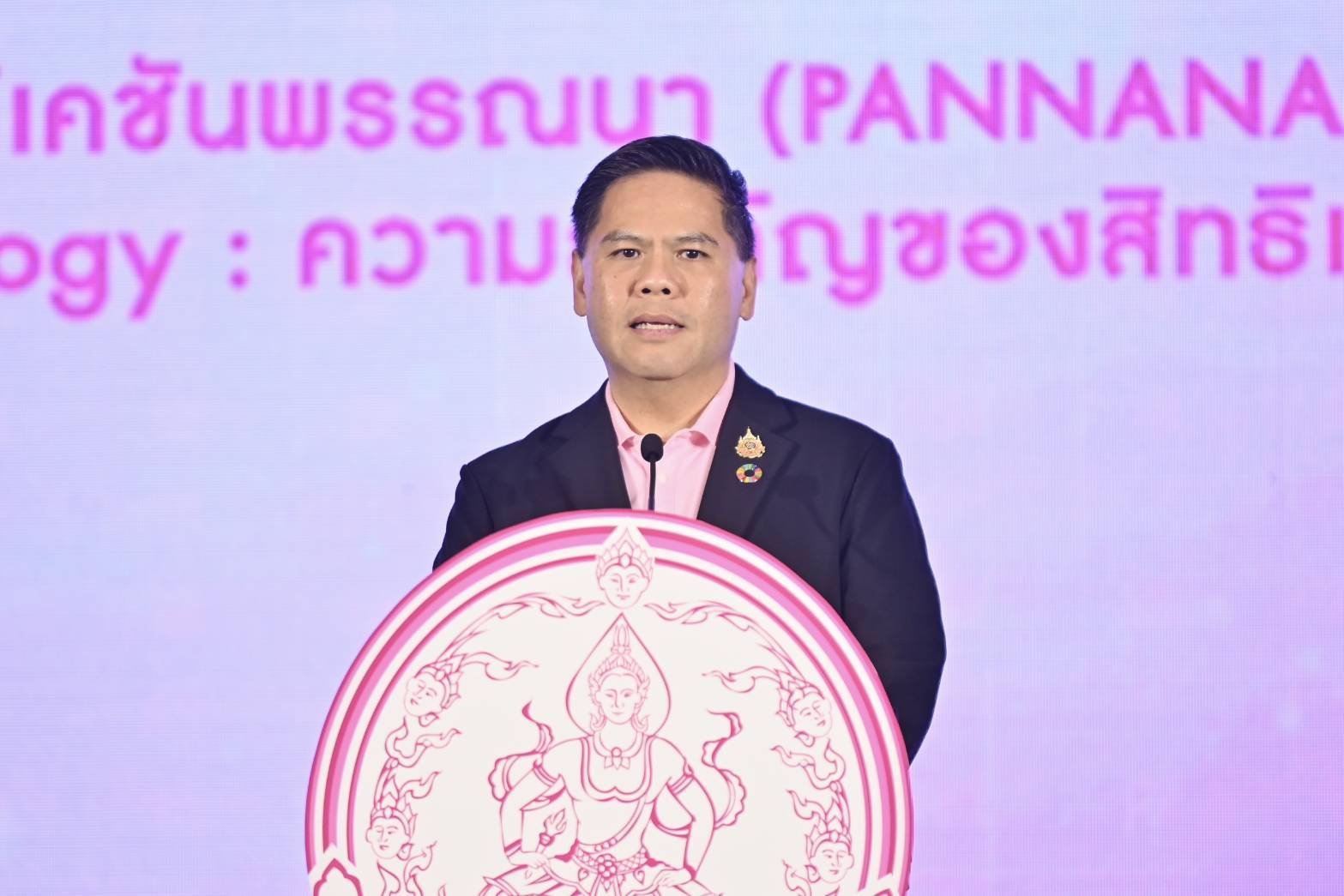 “วราวุธ” หนุน กรม พก. เปิดแอปฯ "PANNANA” ช่วยคนพิการทางสายตา ให้เข้าโรงหนัง ดูได้แบบไร้อุปสรรค 