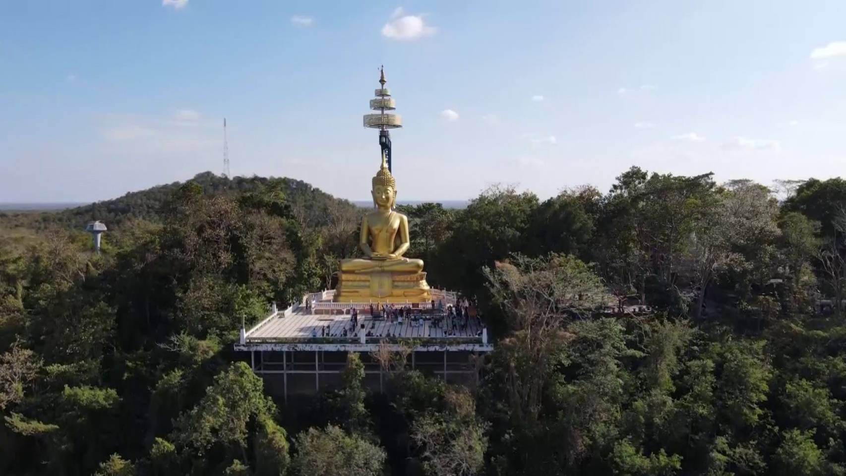 นทท.แห่เที่ยวสะพานแขวนลาวา​ ปากปล่องภูเขาไฟ​ ไหว้ขอพรพระสุภัทรบพิตรองค์ใหญ่​ บนยอดเขากระโดง