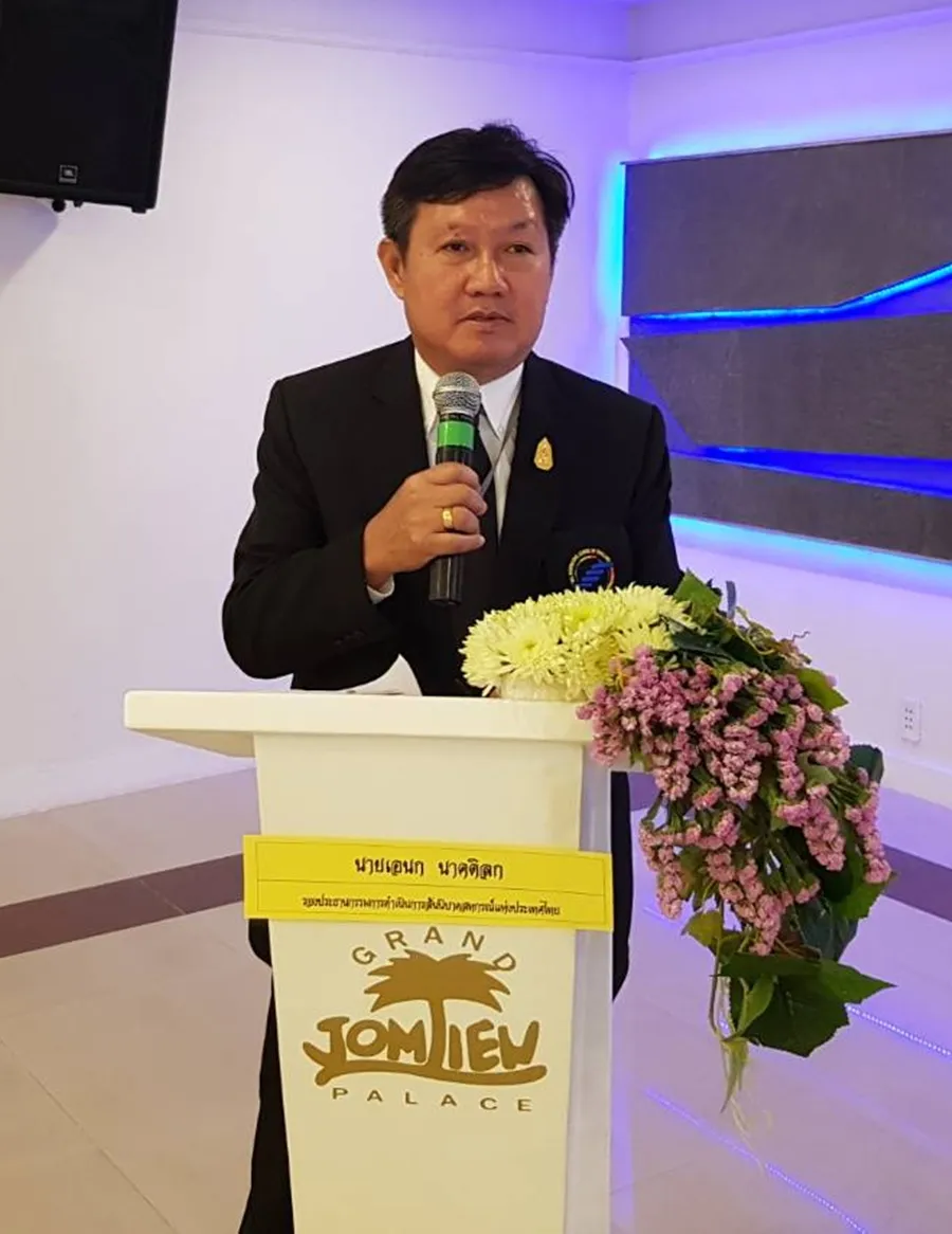 นายเอนก นาคดิลก รองประธานกรรมการสันนิบาตสหกรณ์แห่งประเทศไทย