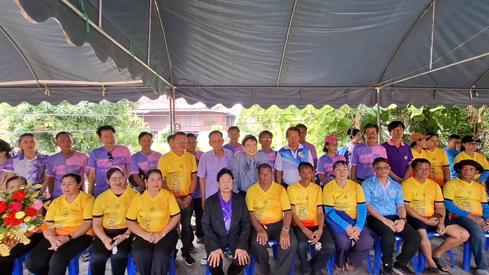 อ่างทอง อบต.ป่างิ้ว จัดแข่งเรือพาย 5 ฝีพาย วันลอยกระทง พร้อมแข่งเรือพื้นบ้านหัวใบ้ท้ายบอด 