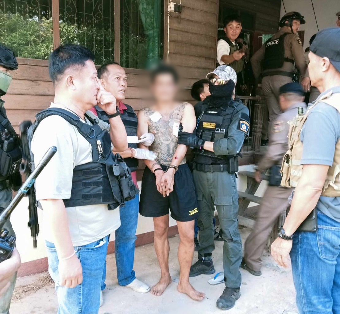 ชัยภูมิ หน่วย S.W.A.T. ปิดล้อมควบคุมตัวสิบเอก หลังก่อเหตุยิงปืนใส่ประชาชน   