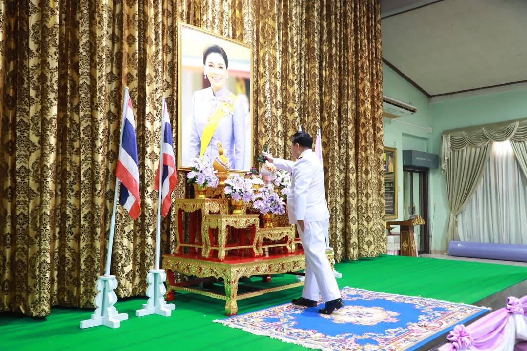 จังหวัดอ่างทองปล่อยพันธุ์สัตว์น้ำกว่า 200,000 ตัว ถวายเป็นพระราชกุศล