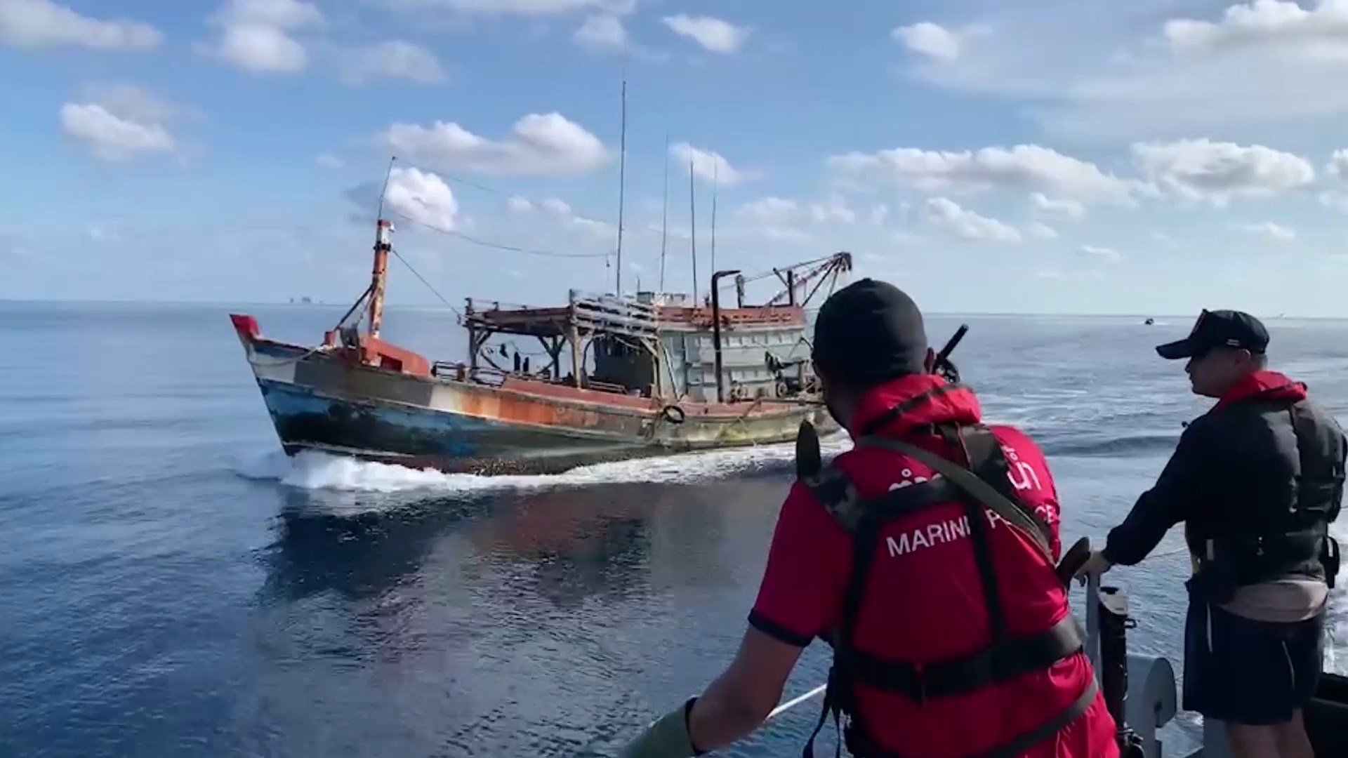 ตำรวจน้ำสงขลาจับเรือประมงเวียดนาม2ลำลูกเรือ11คนลักลอบเข้าน่านน้ำไทย