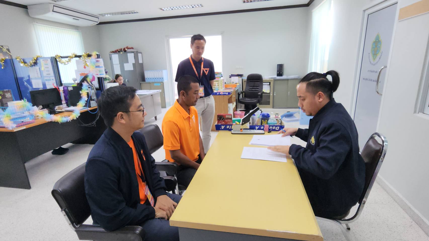 ผู้สมัครส.อบจ.ระยองพรรคประชาชนร้องกกต.ตรวจสอบพบการซื้อเสียงแจกเงินในไลน์กลุ่มหมู่บ้าน 