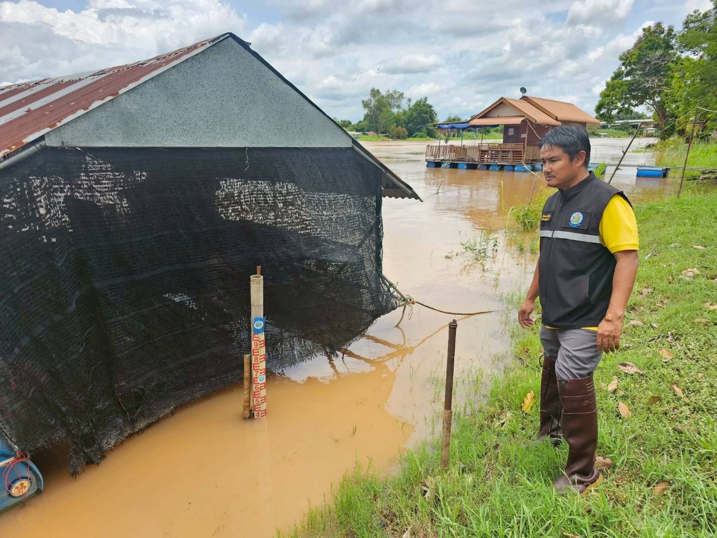 ลุยพื้นที่เสี่ยง! ชลประทานอ่างทองตรวจระดับน้ำ-เร่งวางแผนป้องกันน้ำท่วม