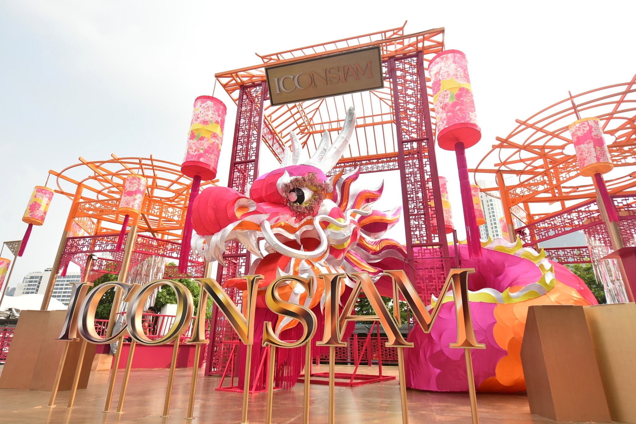 OneSIam และไอคอนสยาม การ์ดไม่ตกคุมเข้มมาตรการสุขอนามัยสูงสุด ส่งโปรช้อปในศูนย์-ออนไลน์