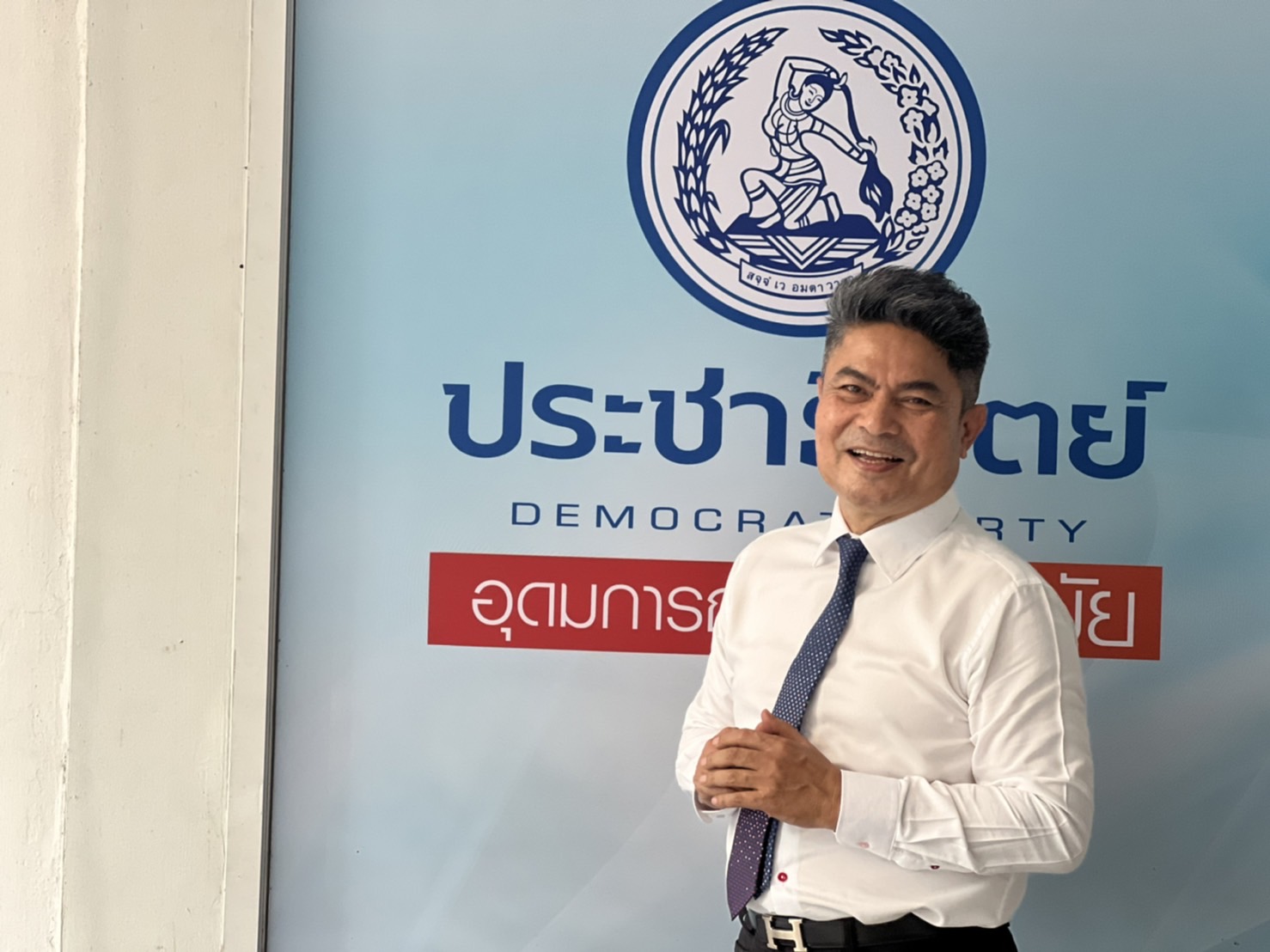 "เทพไท" สงสัย "บิ๊กป้อม" ทำปืนลั่นส่งสัญญาณยุบสภาหลังประชุมเอเปค เตือน "บิ๊กตู่" ยังเจออีก 5 กับดักทางการเมือง