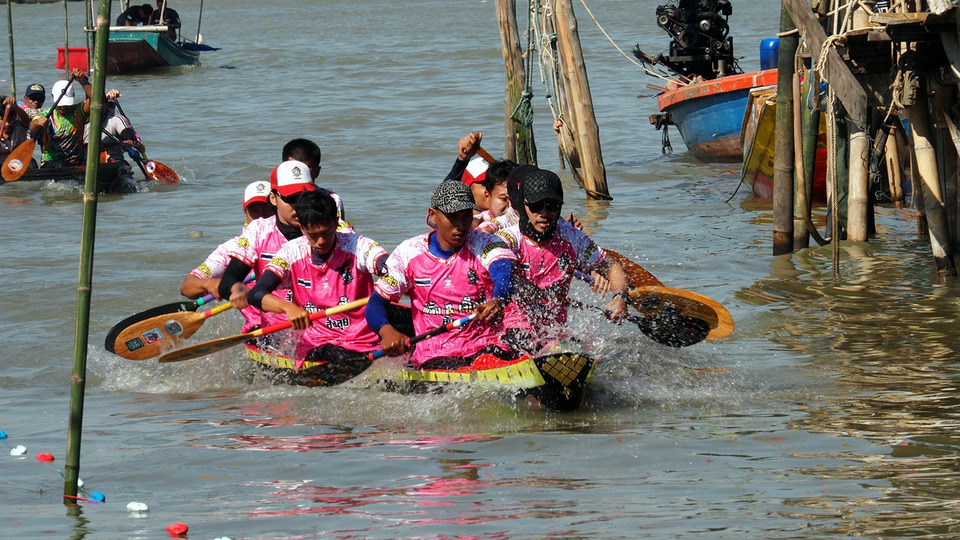 เทศบาลตำบลบางปู จัดแข่งขันเรือพายพื้นบ้าน สืบสานวัฒนธรรม สร้างความสามัคคีชุมชน