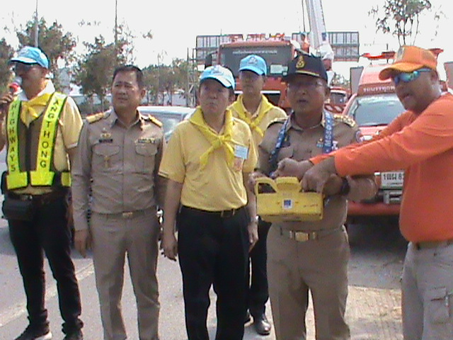 ผู้ว่าฯอ่างทองนำกำลังพลจิตอาสาพระราชทานทำกิจกรรมจิตอาสาพัฒนาถนนเฉลิมพระเกียรติ
