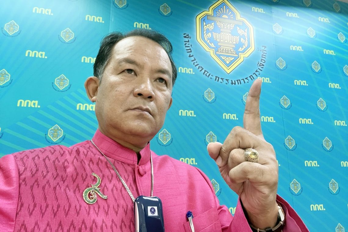 "ศรีสุวรรณ"จ่อร้องกกต. 2 พ.ค.ตรวจสอบหัวหน้าครอบครัวเพื่อไทยถือหุ้นในสื่อหรือไม่