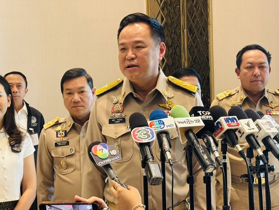“อนุทิน” เมินตอบปมกัมพูชากู้ IMF 3,100 ล้านดอลลาร์ โยงซื้ออาวุธ ก่อนบินด่วนลงพื้นที่ขอนแก่น