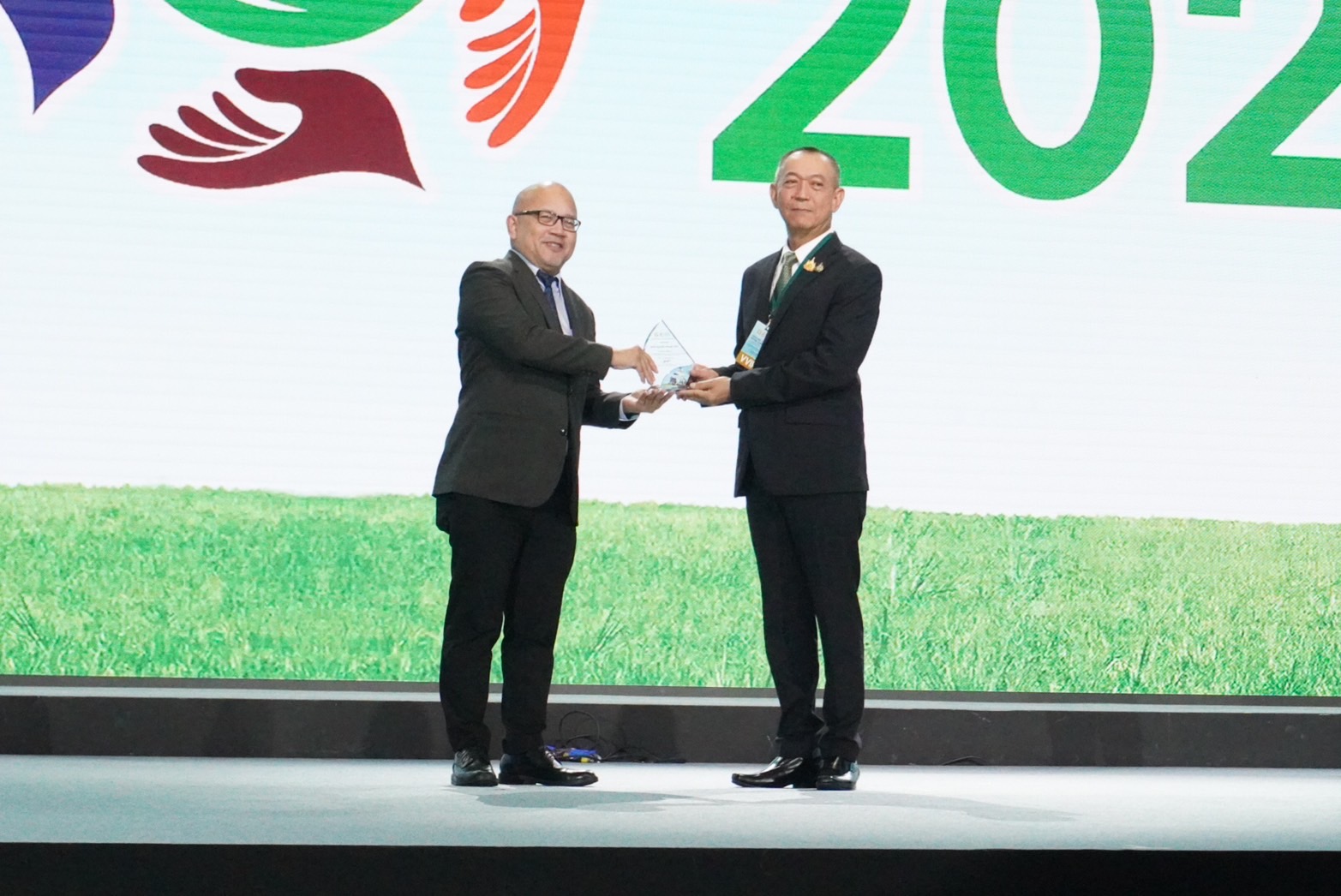โรงไฟฟ้าบีแอลซีพี รับโล่ภาคี TCAC 2024 ตอกย้ำความมุ่งมั่นสู่พลังงานยั่งยืน 
