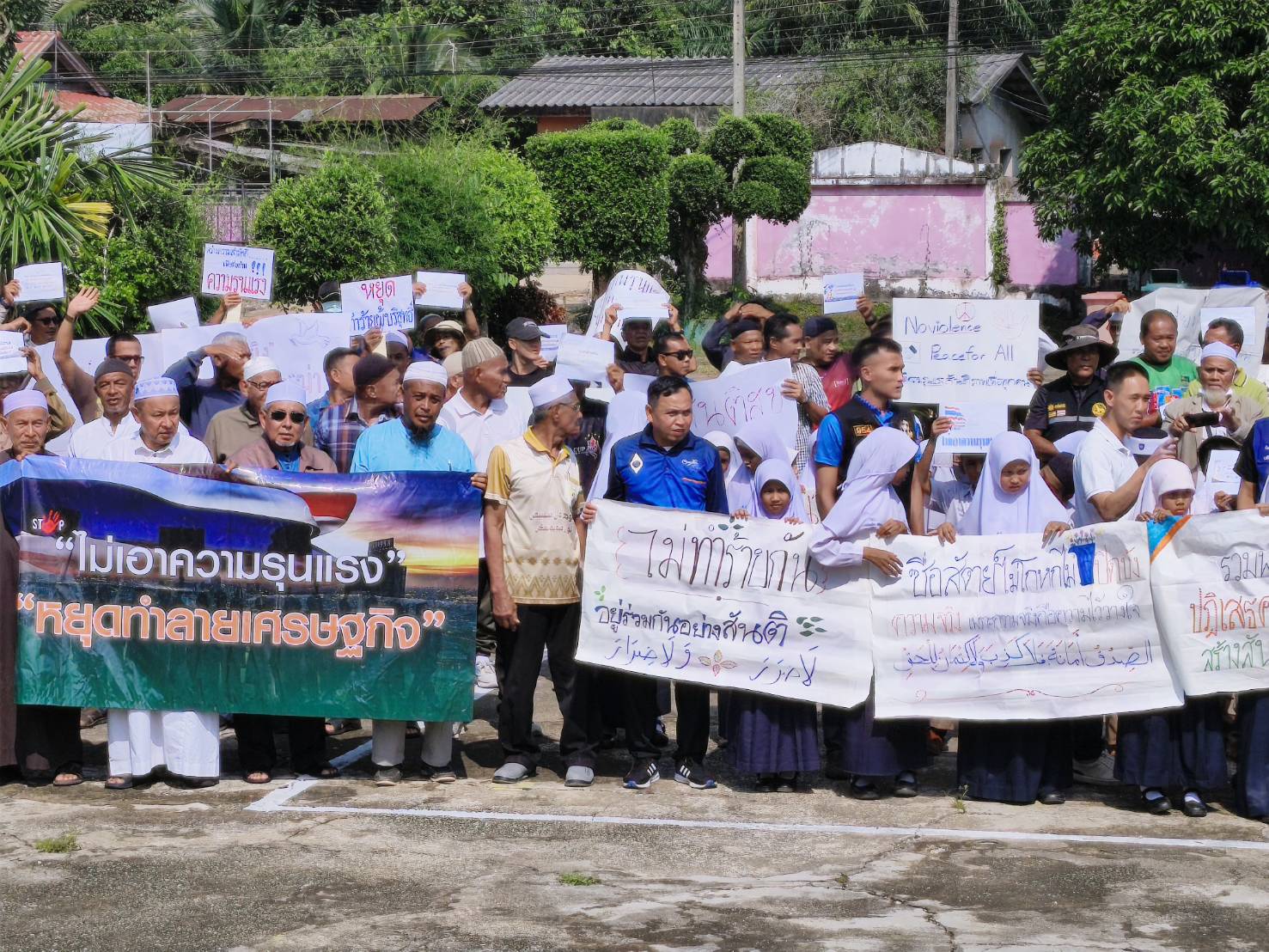สุไหงโก-ลก รวมพลัง 300 คน ประกาศปฏิเสธความรุนแรง เรียกร้องสันติสุขชายแดนใต้