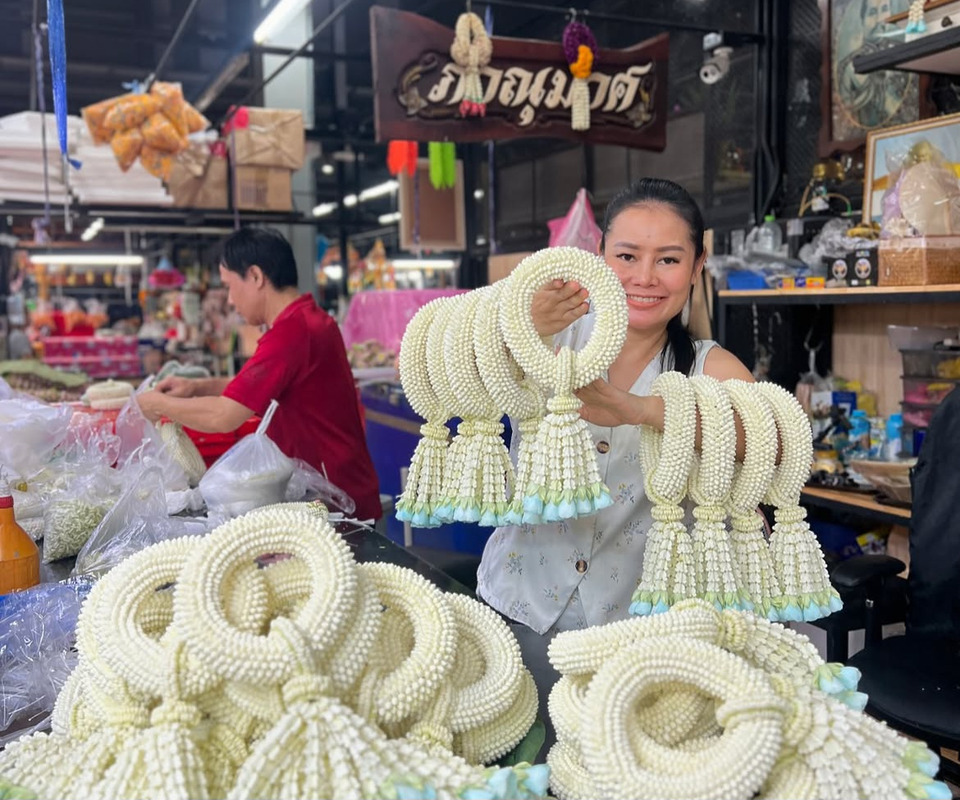 ปทุมธานี ตลาดดอกไม้สี่มุมเมืองจัดเต็มรับวันแม่ ชูมาลัยมะลิชาววัง-ดอกไม้ครบวงจร