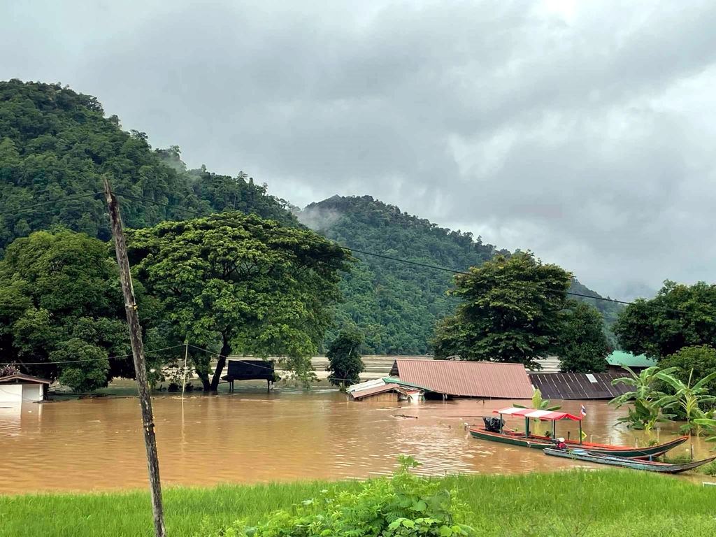 ปิดโรงเรียนบ้านแม่สามแลบ หลังแม่น้ำสาละวินไหลเอ่อท่วม