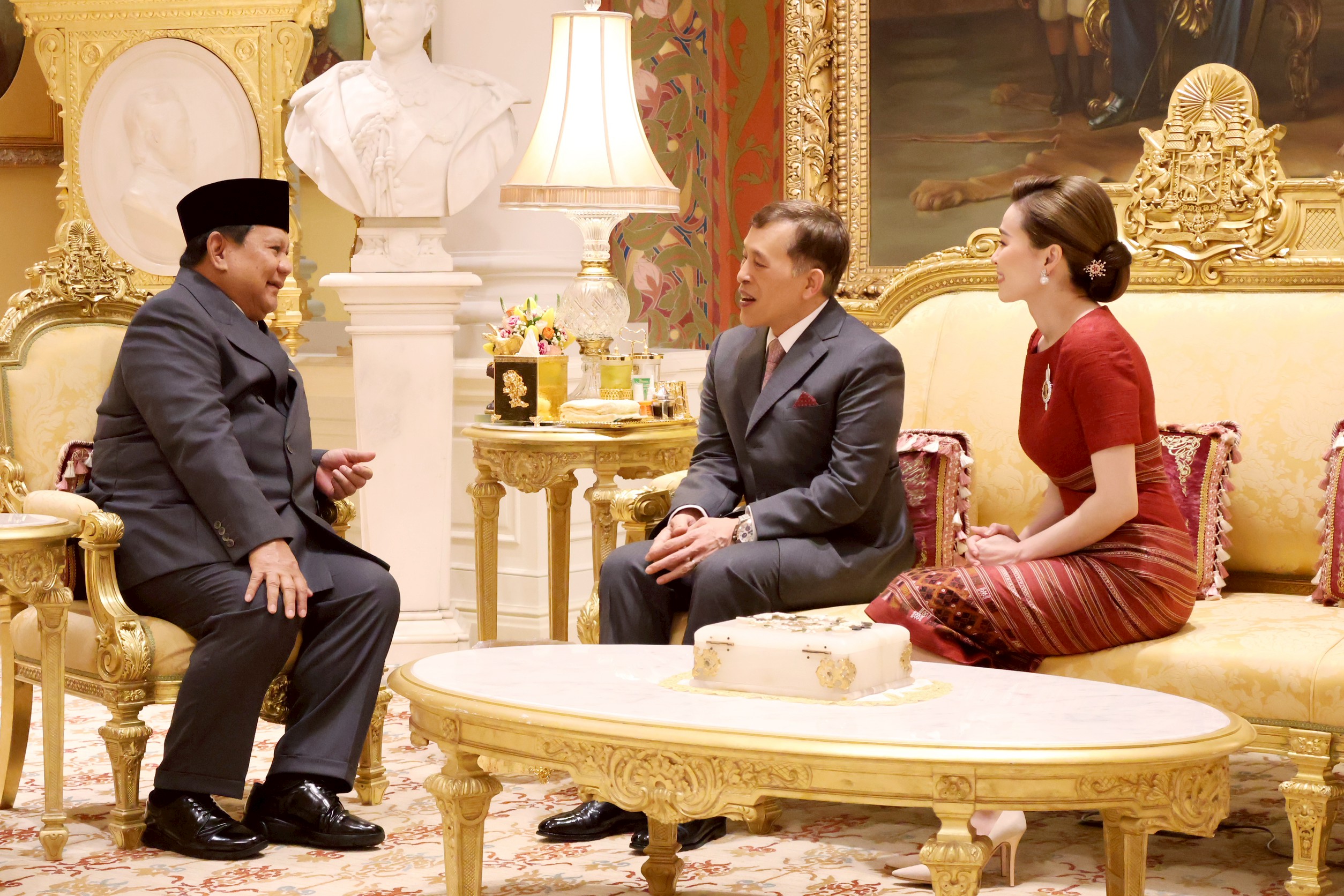 "ในหลวง-พระราชินี" ทรงรับปธน.อินโดนีเซีย เยือนประเทศไทยอย่างเป็นทางการ